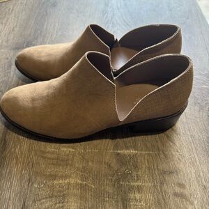 XAPPEAL Womens Tan Low Heel Slip-on Ankle Cut Boots Size 9.5